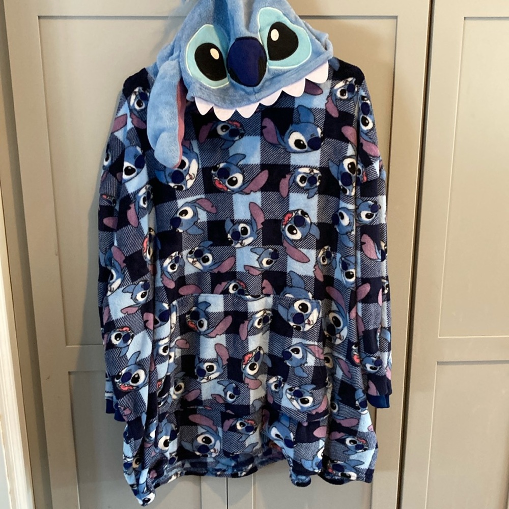 One size Stich and Milo Top